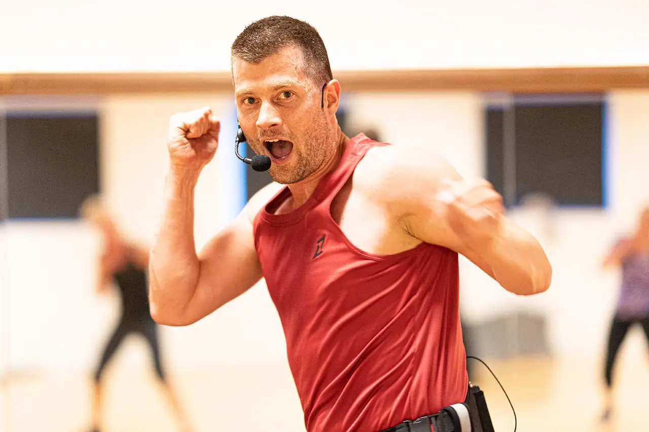 Bodycombatinstructeur in actie