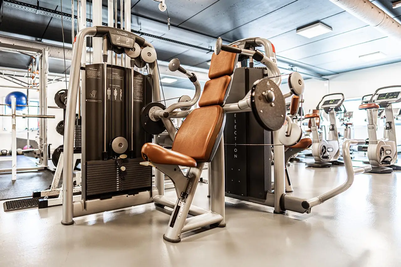 Krachttoestellen in de fitnesszaal