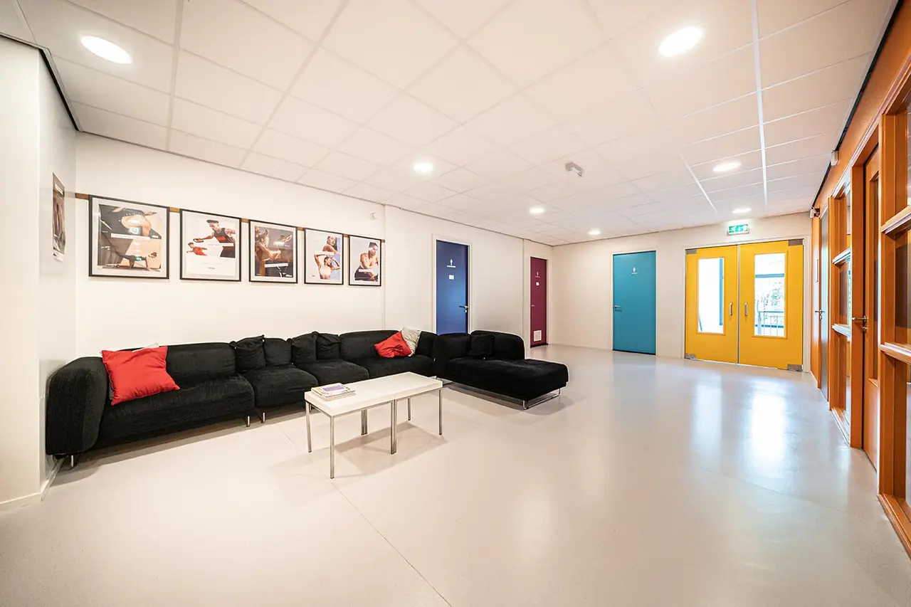 De lounge bij de receptie van Shape