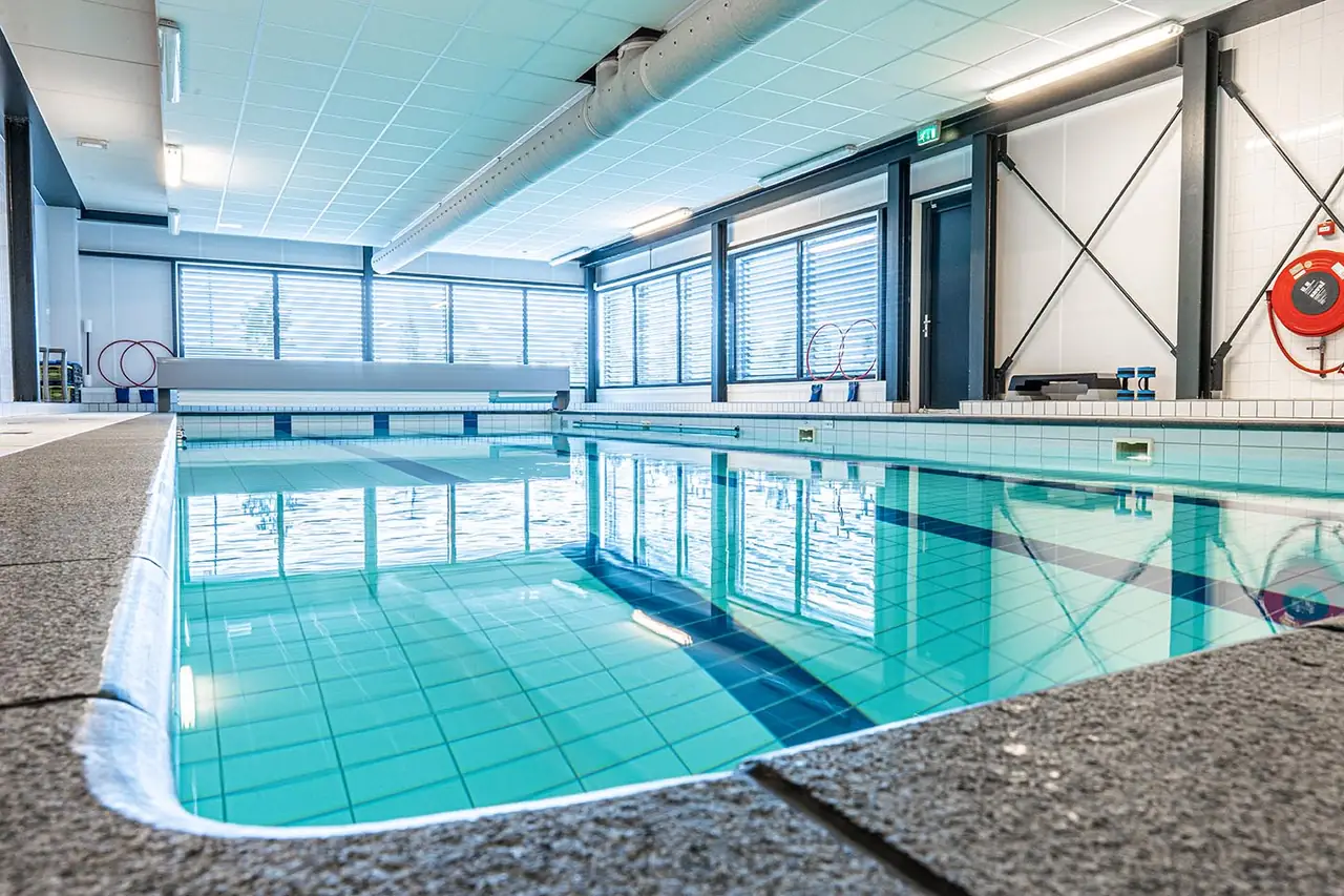 Het binnenzwembad van Shape, 6 bij 15 meter
